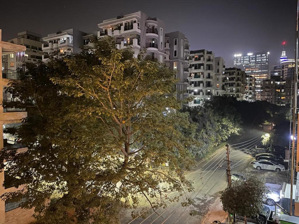 Flxho Uno - Serviced Apartment & Rooms - Golf Course Road Gurgaon Bagian luar foto