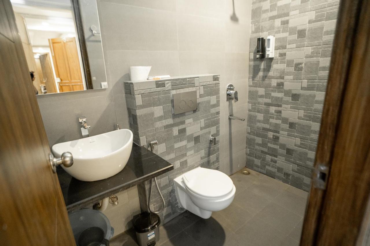Flxho Uno - Serviced Apartment & Rooms - Golf Course Road Gurgaon Bagian luar foto